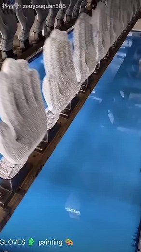 Manufacturing Process of Textured Grey Gloves
