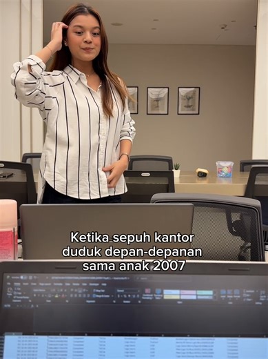Padahal ga ada yang aneh kan? Senormalnya lagi kerja aja kok inimah😋 #LOGOJeans #LOGOIsMyJeans