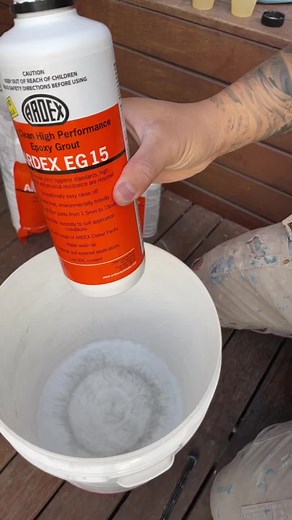 Using Epoxy grout for this kitkat Splashback #grout #tile #splashback #epoxy