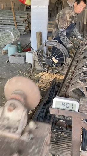 1.7M views · 2.7K reactions | #reels #wooddesign #woodworkingproject #woodwork #woodworkingtips #woodworker #usareels | Honey lovers | Facebook