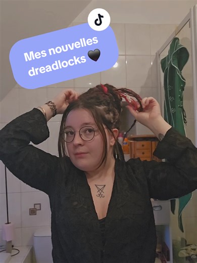 Merci à @PatiDreads poir ce magnifique set de dreadlocks faite mains ! Toujours d'excellentes qualités 🖤🦇 #goth #gothic #vampire #dreadlockstyle #softgoth