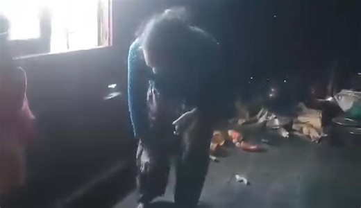 Hakha Peng, Ruan Khua Hlun Ah SSPC Ralkap Nih Bomb An Thlak I Inn A Rawk The Chin Post || 10 January 2026 Chinram, Hakha peng, Ruan khua hlun ah nizan January 9, zanlei suimilam 3:30 hrawng ah khan SSPC ralkap nih vanlawng in bomb lung 9 an thlak ruang ah inn a rawh kong, tualchung mi nih an chim. SSPC ralkap nih bomb an thlak mi lung 9 chung ah lung 5 cu khua chung ah a tla i lung 4 tu cu khua pawngkam ah a tla, tiah theih a si. January 5 zong ah khan kaphnih kar kahdohnak um lo in Hakha peng, 