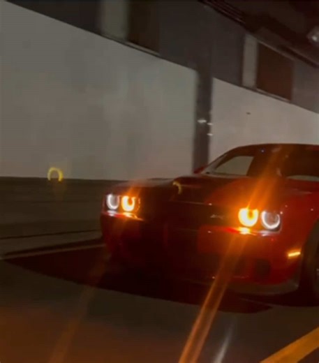 みんなの車は何馬力？ 俺のはV8スーパーチャージャーの700馬力😎 #dodge #challenger #hellcat #dodgechallenger #v8 #6200cc #supercharger #707 #manual #hemi #アメ車 #アメ車好き #車好き #マニュアル #ダッジ #チャレンジャー #ヘルキャット #マニュアル車