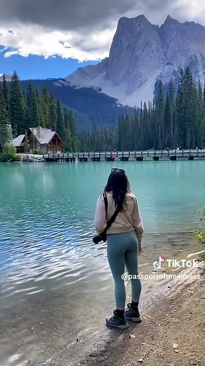 BANFF 4 DAY ITINERARY 🏔🥾💧 Day 1: Explore Town Explore downtown Banff, take a short walk to the Cascade of Time Garden and Bow Falls Visit the lakes near by: Two Jack Lake, Minnewanka and Vermillion Banff gondola for 360 degree views! Day 2: Lakes & Hiking Lake Louise early morning Spend the morning/afternoon hiking - easy: Lake Agnes Tea house or Fairview lookout Moderate/difficult: little and big beehive and plains of six glaciers Moraine Lake in the late afternoon Johnston Canyon Day 3: Exp