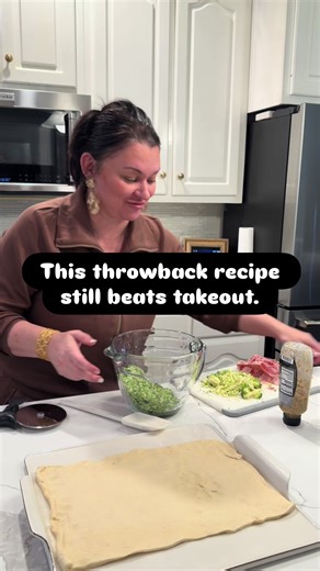 #easydinnerideas Easy broccoli and ham crescent roll bake made with flaky crescent dough, melty cheese, and a creamy mustard sauce. This quick dinner is budget friendly, family approved, and perfect for using leftover ham. Simple ingredients, one pan, and ready in under 30 minutes. #easyweeknightdinner #crescentrollrecipes #quickdinnerideas #familyfriendlymeals budget friendly meals leftover ham broccoli recipe cheesy bake one pan dinner 30 minute meals home cooking ideas simple ingredients dinn