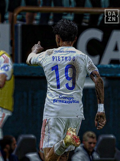 Humorous Moments in PES 2021 Gameplay