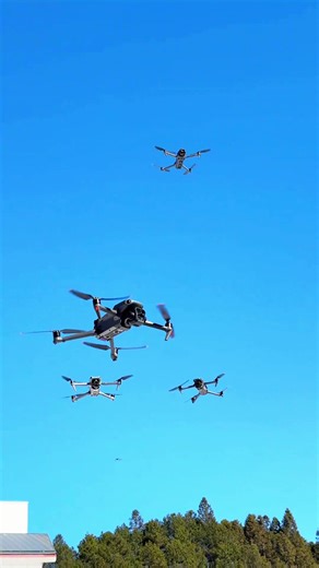 Test the stability of DJI drones during aerial flight and stay. Do you like to use drones to shoot aerial video blockbusters?🛸🛸🎥🎥🎬🎬#fly #dji #drone