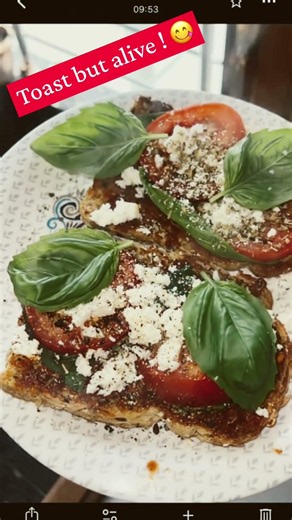 Easy tomato basil sandwich with low fat cottage cheese for lazy Sunday morning! #easyrecipes