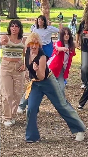 🇮🇹Kpop in Public - 2NE1 "Come Back Home"!