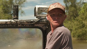 Troy and the team try their best to capitalize on the full moon. | Swamp People on History
