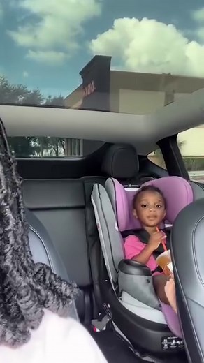 3.1K views · 10K reactions | What diapers do you use? Pampers aren’t pampering how they use to lol Avaranae | Teona Bathurst | Facebook