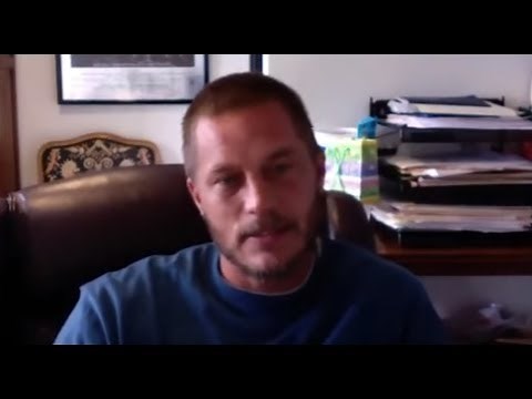 Travis Fimmel ('Vikings') chats brutal end of King Ragnar Lothbrok