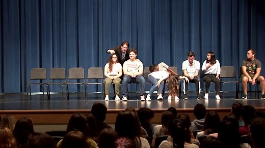 催眠表演合辑 美国催眠大师催眠表演，笑点十足