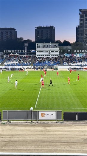 Początek meczu Stal Rzeszów - Wisła Kraków
