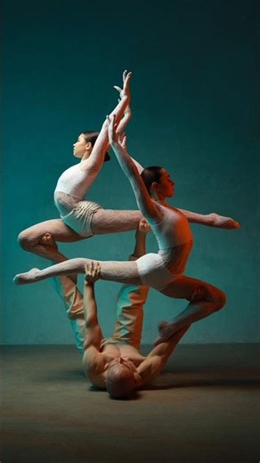 🇺🇦 Model poses for photoshoot📸 5 Acrobatics.