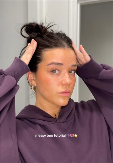 Quick and Easy Messy Bun Tutorial