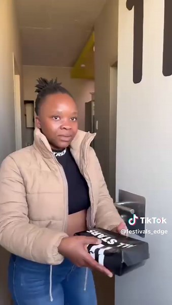 Clucking good luck to all our students heading into exams! 🐓💫 KFC brings finger-lickin' good vibes to Festivals Edge to wish you all the best! 📚👍 #KFCCares #GoodLuckOnYourExams #ThriveStudentLiving #festivalsedge.