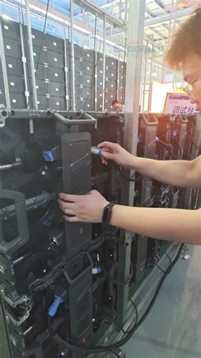 Installing EagerLED's EA500C6 rental LED display.#eagerled #leddisplay #ledscreen