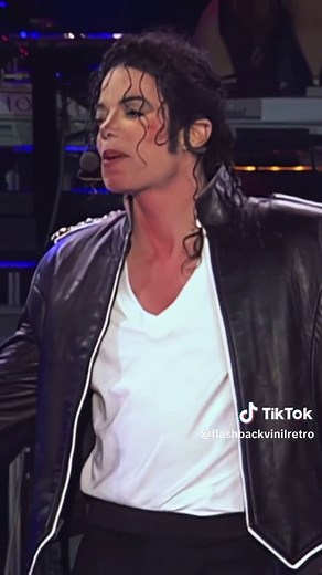 Michael Jackson - Heal The World & Make It a Better Place Heal The World Live In Munich = '97 History Tour @michaeljackson #michaeljackson #kingofpop #music #mj #saudadeanos90 #pop #livemusic #healtheworld #reidopop #musicasinesqueciveis