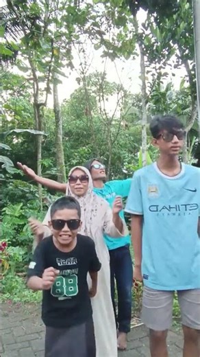 Banyan family icik icik rainbow song