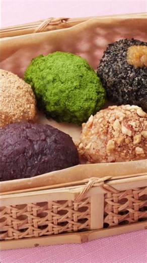 🍡 5種類のおはぎレシピ「これは選べない‼️😳🍡あんこ？きなこ？抹茶？黒ごま？ひと口食べたら、もう一個……止まらない🤣💕あなたなら最初にどれを食べる⁉️」
