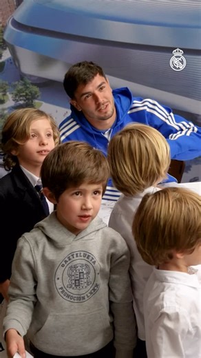 Real Madrid C.F. on Instagram: "殺 Signing session in Bilbao! 盧 ¡Sesión de firmas en Bilbao! #AthleticRealMadrid"