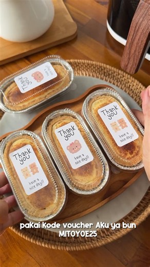 Ayoe Widya on Instagram: "Ide jualan Burtn Cheese Tart mini , dikemas pakai alumunium voil gini jadi lebih praktis ya bund. Yuk cobain ! Jangan lupa kode voucher pada saat checkout produk Mito yaa Kode voucher aku “MITOYOE25” @mito.id Cheese Tart Hasil 4 pcs cup Alumunium foil 12x5cm Resep Tart Shell / kulit pie Source : @meina83 75 butter Sejimpit garam 30 gr gula halus 1/2 sdt Vanilla ekstrak 140 gr Terigu Sebaguna 1,5 sam Air Es Resep Cheesecake 150 gr Cream Cheese 30 gr Gula halus 1 sdt Vani