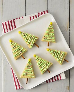 These sugar cookie bars are finished with frosting and sprinkles, M&M’s™ Minis™ for star toppers and pretzel sticks for trunks! Easy Christmas Tree Cookie Bars recipe: https://www.bettycrocker.com/recipes/easy-christmas-tree-cookie-bars/dae39c7a-a4d0-4102-a411-71dc8eb0aa90?utm_medium=social&utm_source=facebook&utm_campaign=12_2018_standard?mktgimp=BCCOOKIE | Betty Crocker