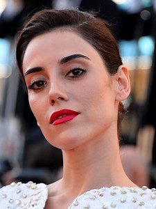 Cansu Dere - Biography, Height & Life Story | Super Stars Bio