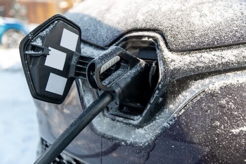 Neige et véhicules électriques : comment optimiser l’autonomie des batteries ?