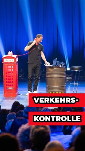 Er hat ja gesagt: „Das Überholverbotsschild muss man ganz genau einhalten“… Genau. Live-Termine: kulis.at | Gernot Kulis