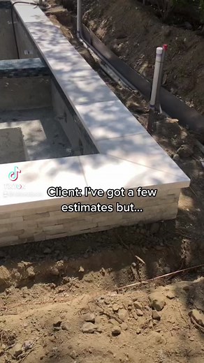 Off-grade pool?🌴 #backyardgoals #swimmingpool #pool #poolsoftiktok #constructionlife #dreamhouse #losangeles #beverlyhills #constructiontips #spa