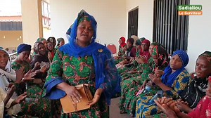 INSPIRANTE, MODÈLE ET UNE RÉFÉRENCE POUR LES FEMMES. Les braves femmes de la Section UFDG de Hamdallaye venues renouveler leur entière disponibilité pour accompagner le parti et le Couple 💑 DALEIN à cette phase de démocratisation de notre nation guinéenne. Tout ce que femme veut Dieu le veut ! Suivez ！ | Sadialiou Le Serviteur UFDG