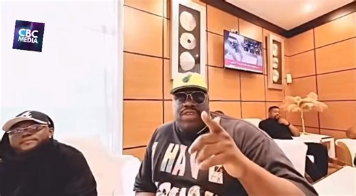 ⚫️ En direct de Dubaï avec le groupe gabonais 🇬🇦Afrikan Legend, invités spéciaux du concert de l’Aigle Fally Ipupa, ce soir à l’Agenda Dubaï #CBCMedia | Central Buzz Congo CBC