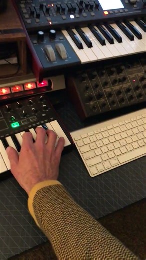 Quick #livelooping with #launchpadmini #mpkmini #akai #novation #vst