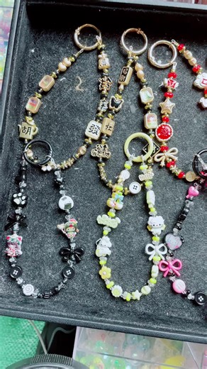 Some metal chains#fyp #handpainted #beads #dolls #hk #hellokitty