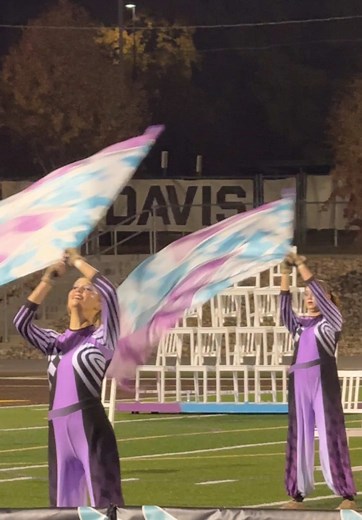 Feedback Tuesday: Color Guard Edition 🎤✨ We ❤️ our judges… sometimes their comments have us cracking up. 😂 This week’s gem: “Opening up to double swing flags yes or no, oh no! It’s a tall flag, oh I love that, that was a nice effect that I was not expecting” #GuardLife #JudgesFeedback #ColorGuardHumor #GuardTok #bandtok