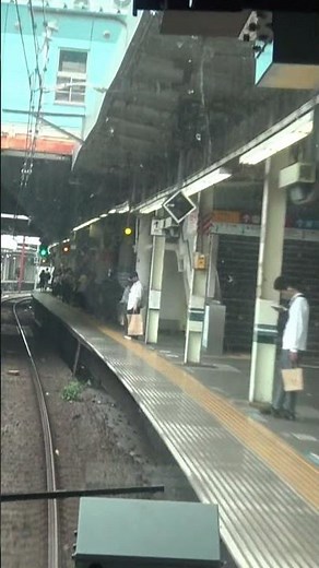 品川駅に到着する横須賀線上りE235系の前面展望