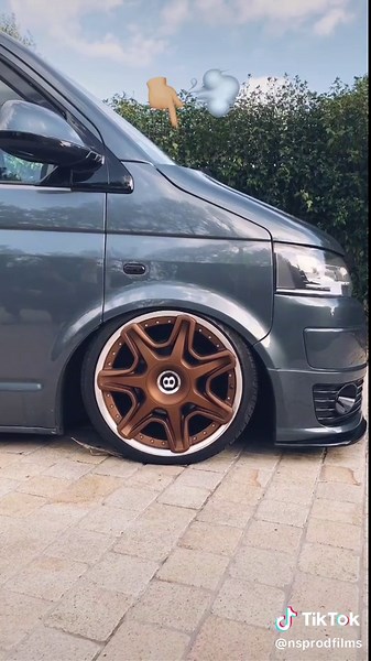 Customized VW T5 Transporter with Air Ride and Lowlow Stance