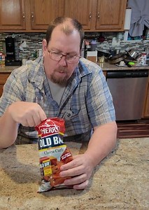 Old Bay Cheese Curls #snackreview #oldbayseasoning #herrs