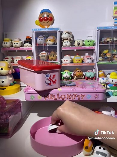 Relaxing ASMR Experience with Hello Kitty & Pui Pui Molcar