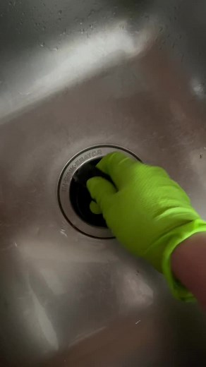 Cleaning Tips: Maintaining Your Sink Splash Guard
