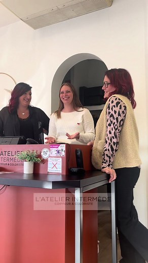 L’atelier intermède vire Bien plus qu'un salon, une expérience ! Situé au cœur du centre ville de Vire, notre salon vous accueille dans une ambiance chaleureuse et moderne. 🌸 Spécialistes de la coiffure tendance et des techniques de colorations nous sublimons votre style tout en respectant la santé de vos cheveux. ✂️ Prenez rendez-vous dès maintenant par téléphone au 0231683660 ou sur notre site en ligne et offrez-vous un moment de détente et de beauté unique ! ❤️