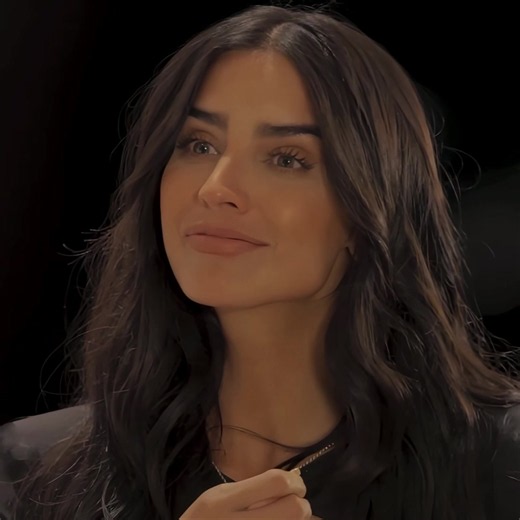 Siento que esto es una señal para que yo vuelva a mirar #cabo @Bárbara de Regil amo demasiado a Sofía! Así tenía que ser desde el capítulo 1 🥹 #vix #novela #barbaraderegil