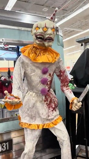 Spirit Halloween’s SCARY Clown Animatronics!
