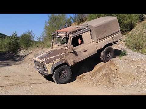 Land Rover Defender 110 Pickup Extrem Up Hill / Off Road
