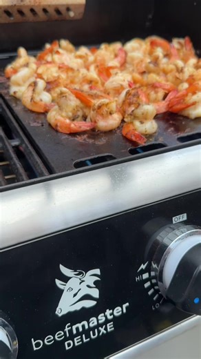 Delicious Prawns on the Beefmaster Deluxe BBQ