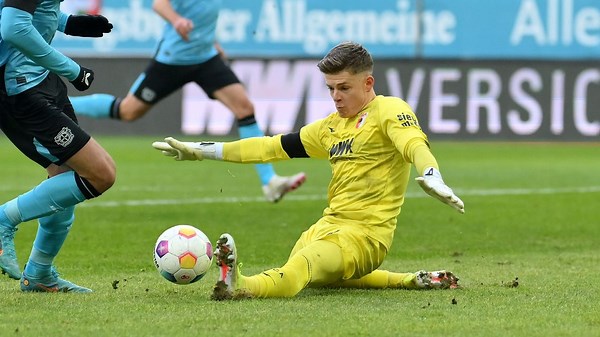 Augsburg’s Finn Dahmen talks modern goalkeeping, Manuel Neuer and World Cup prospects with Germany