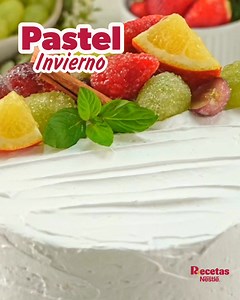 PASTEL INVIERNO 🎂❄️ Cremoso, frutal y con el toque perfecto de MEDIA CREMA NESTLÉ®️. El postre que se roba todas las miradas (y los primeros platos). 🍓🍇✨ 👉Aquí la receta: https://nes.tl/82cd2a #RecetasNestlé #Postre | Recetas Nestlé