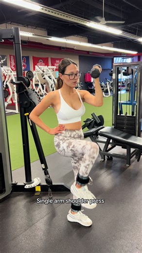 8 months post pregnancy & Brooke is crushing it. Shoulders & abs rockin’ @Brooke.lynn #fitness #workout #gym #gymmotivation #exercise